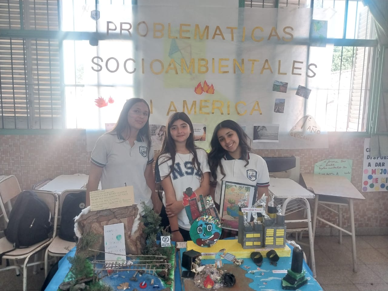 Alumnas de Primer Año en la Eco Feria